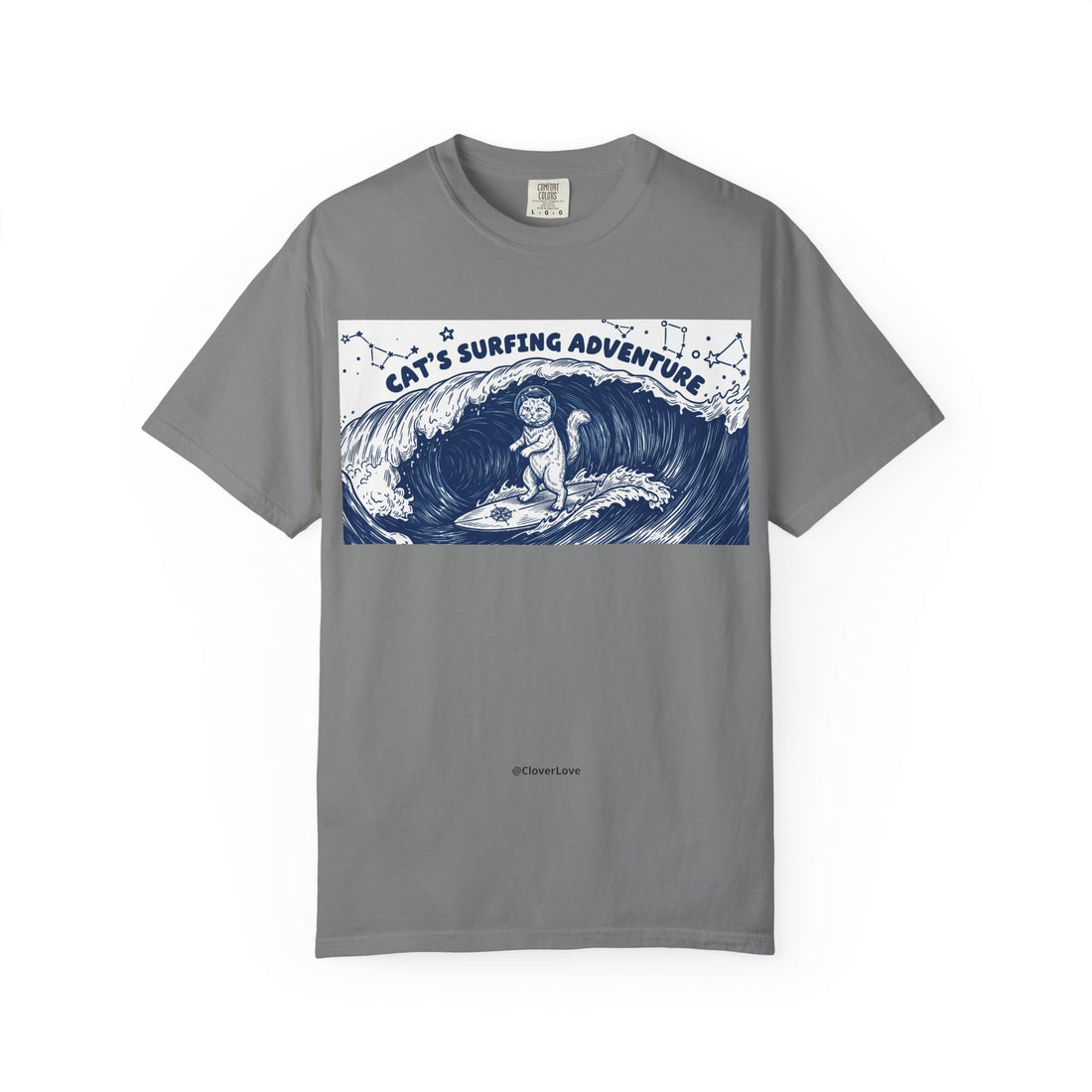 Cat’s Ocean Adventure T-Shirt - Vintage Ocean Wave Graphic Tee for Cat Lovers