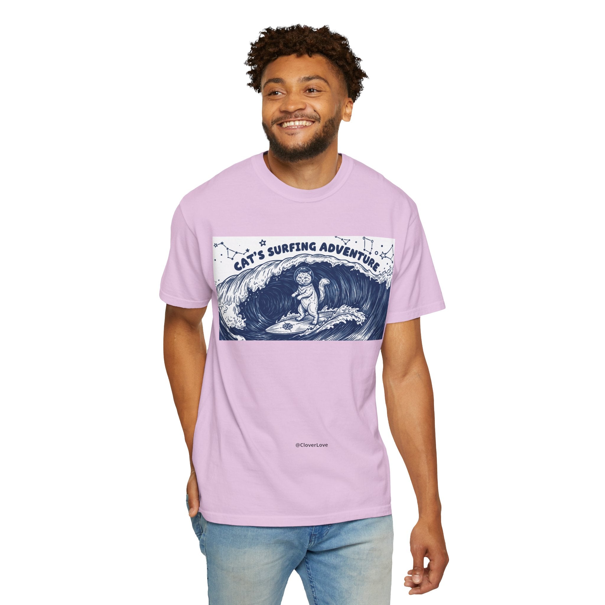 Cat’s Ocean Adventure T-Shirt - Vintage Ocean Wave Graphic Tee for Cat Lovers