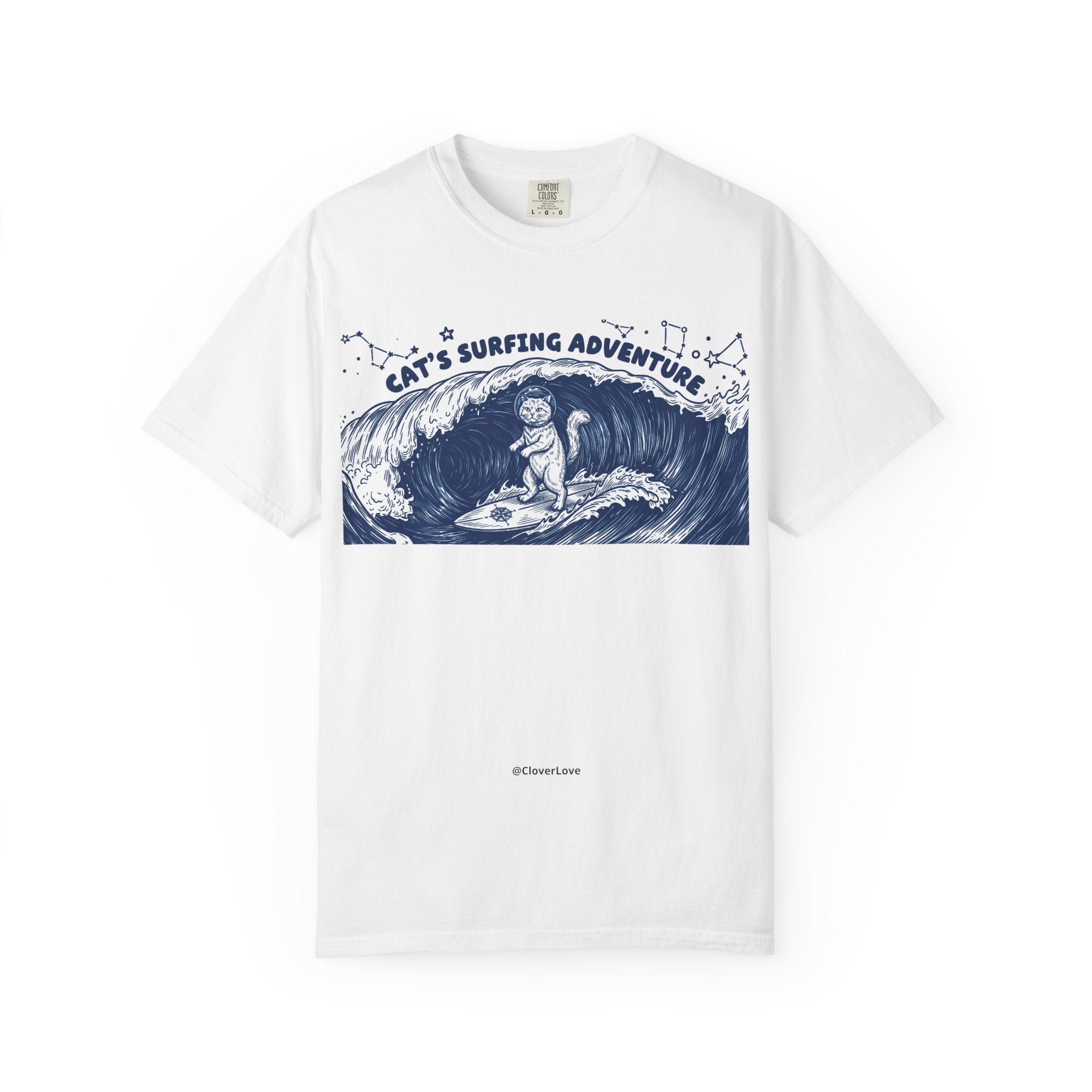 Cat’s Ocean Adventure T-Shirt - Vintage Ocean Wave Graphic Tee for Cat Lovers