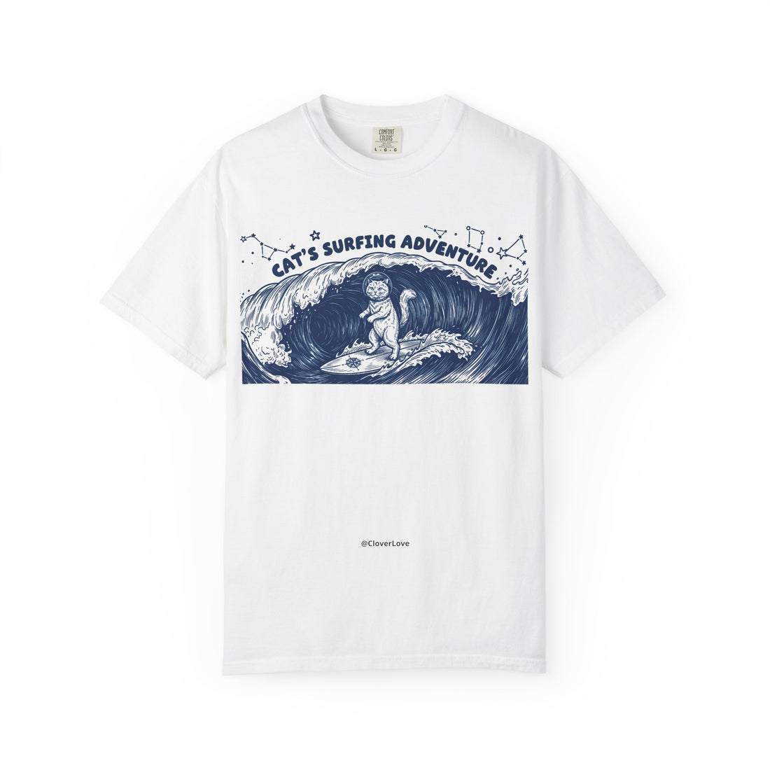 Cat’s Ocean Adventure T-Shirt - Vintage Ocean Wave Graphic Tee for Cat Lovers