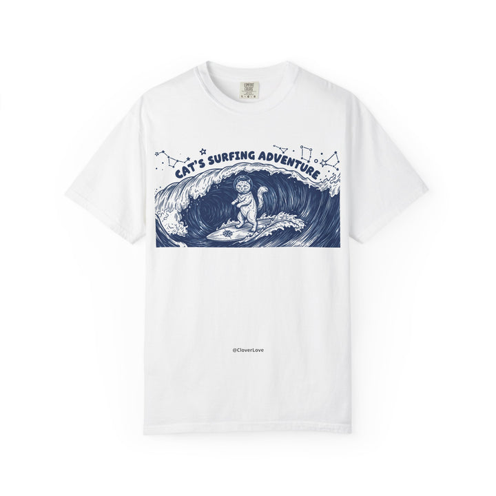 Cat’s Ocean Adventure T-Shirt - Vintage Ocean Wave Graphic Tee for Cat Lovers