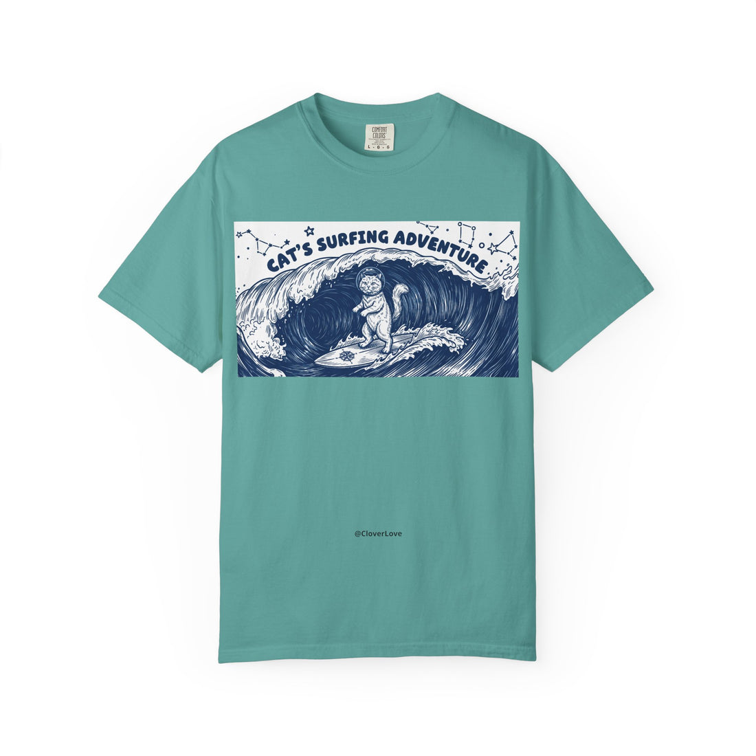 Cat’s Ocean Adventure T-Shirt - Vintage Ocean Wave Graphic Tee for Cat Lovers