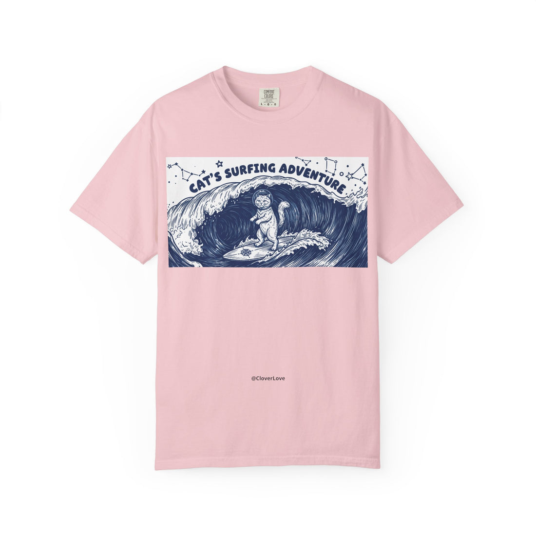 Cat’s Ocean Adventure T-Shirt - Vintage Ocean Wave Graphic Tee for Cat Lovers