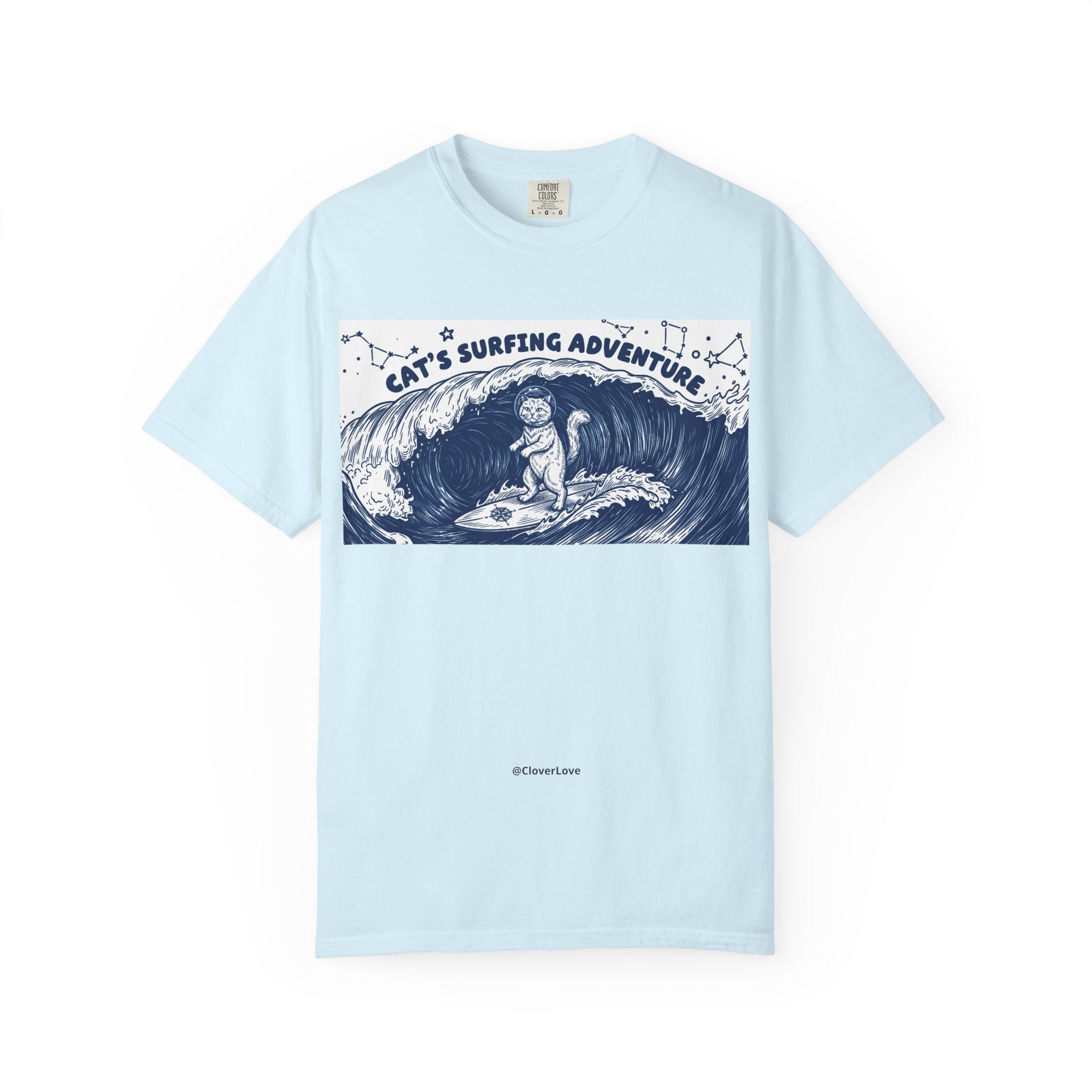 Cat’s Ocean Adventure T-Shirt - Vintage Ocean Wave Graphic Tee for Cat Lovers