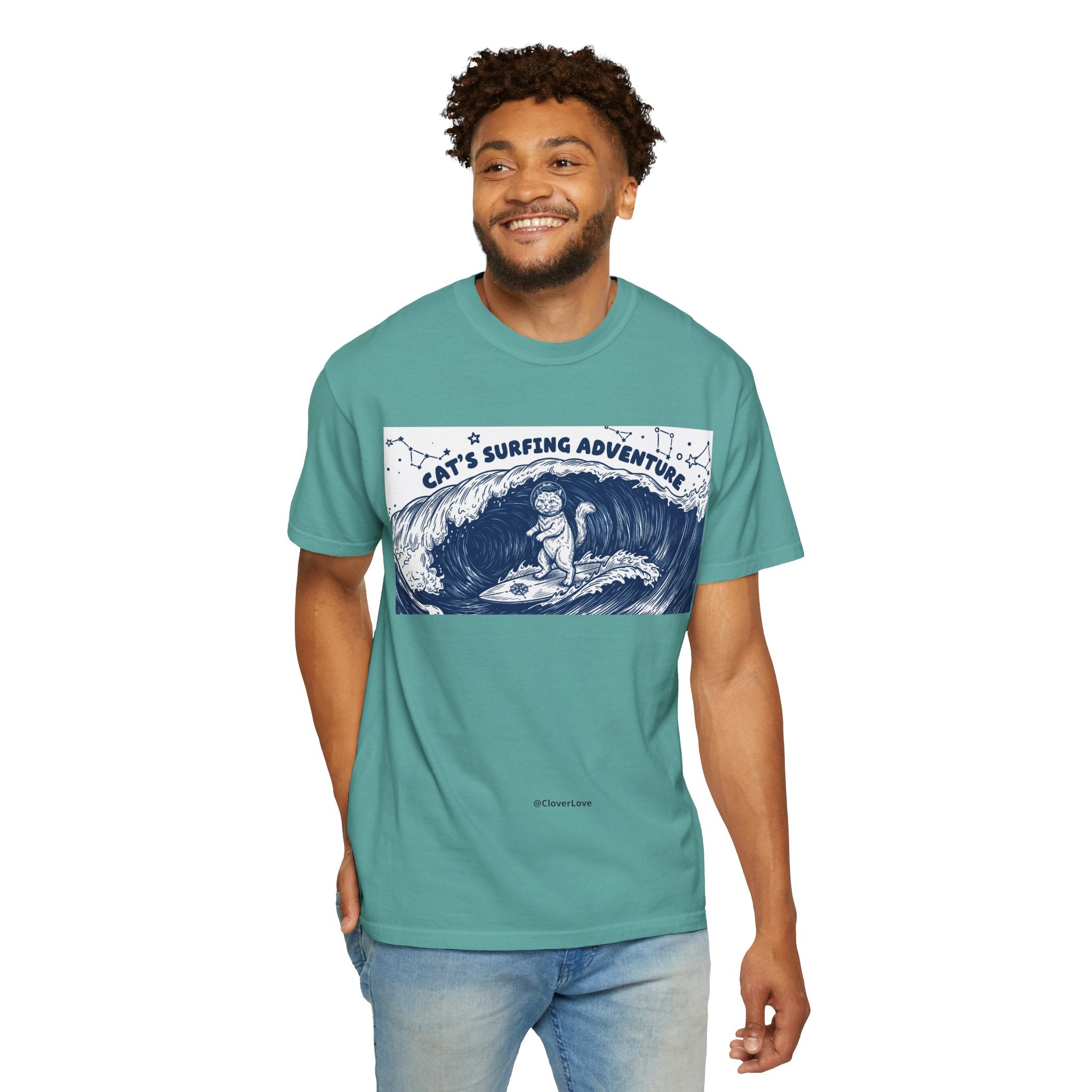 Cat’s Ocean Adventure T-Shirt - Vintage Ocean Wave Graphic Tee for Cat Lovers