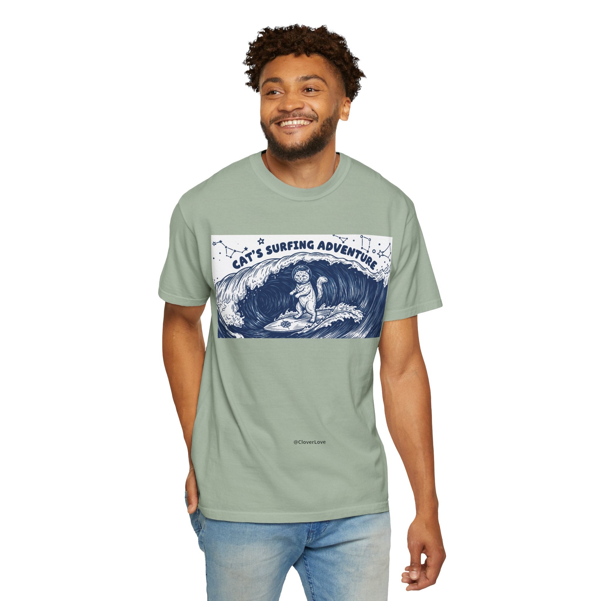 Cat’s Ocean Adventure T-Shirt - Vintage Ocean Wave Graphic Tee for Cat Lovers