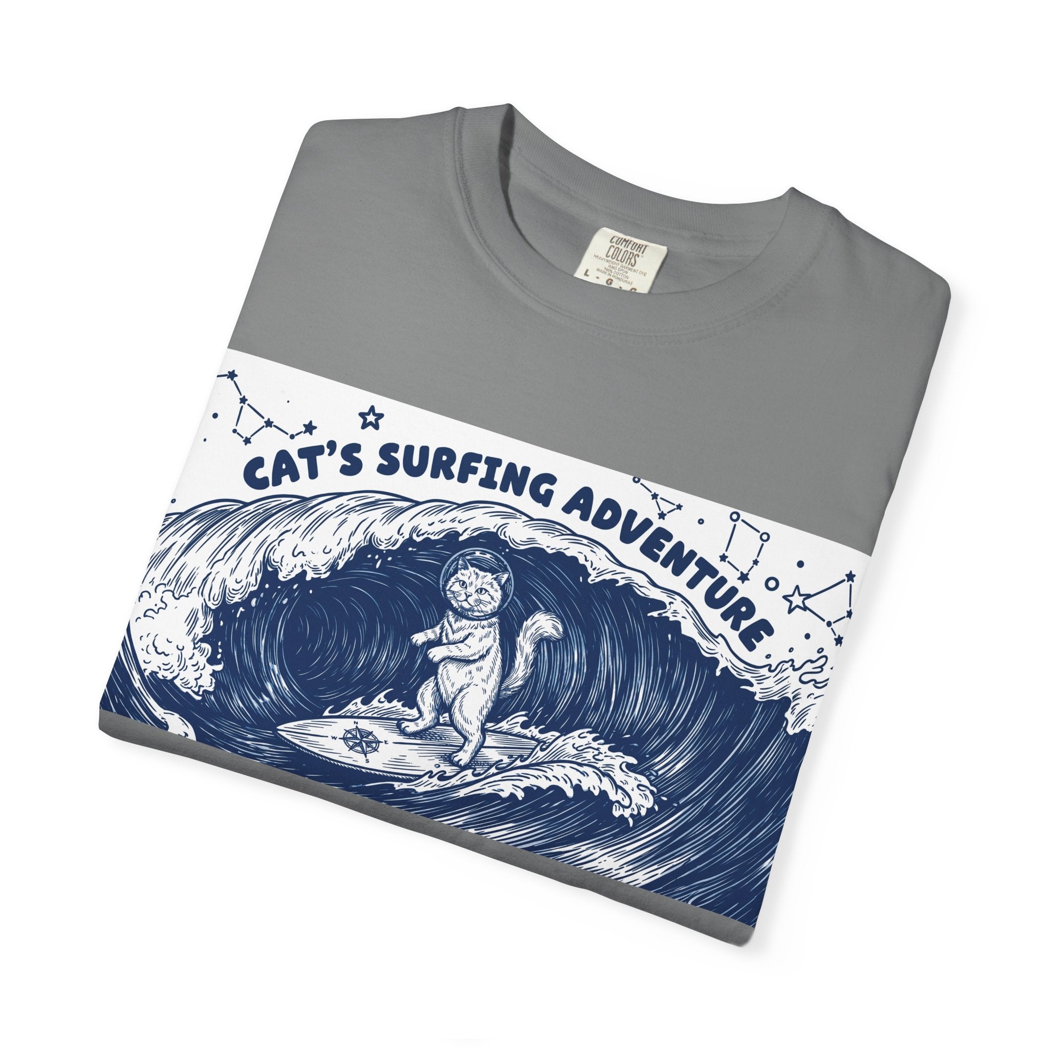 Cat’s Ocean Adventure T-Shirt - Vintage Ocean Wave Graphic Tee for Cat Lovers