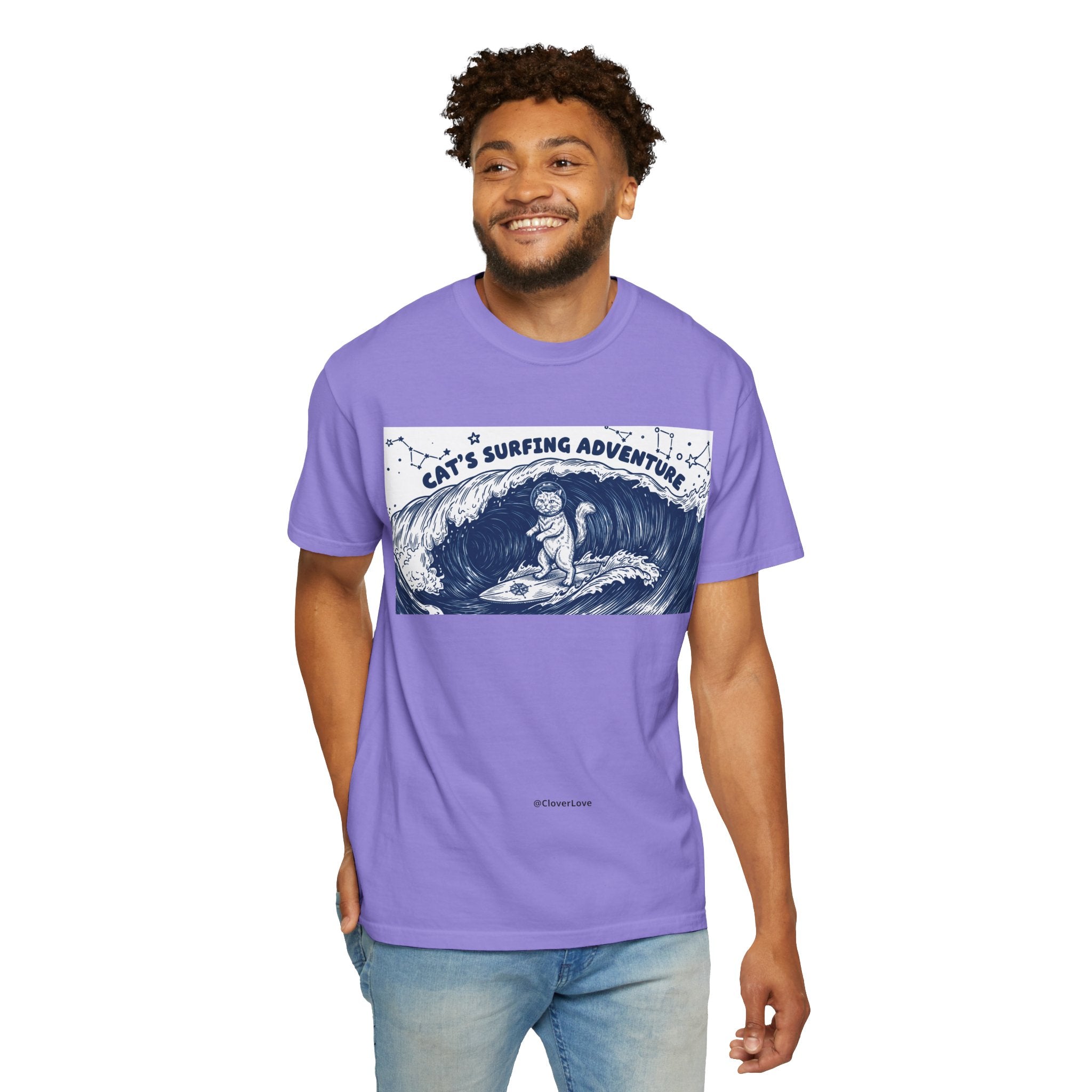 Cat’s Ocean Adventure T-Shirt - Vintage Ocean Wave Graphic Tee for Cat Lovers