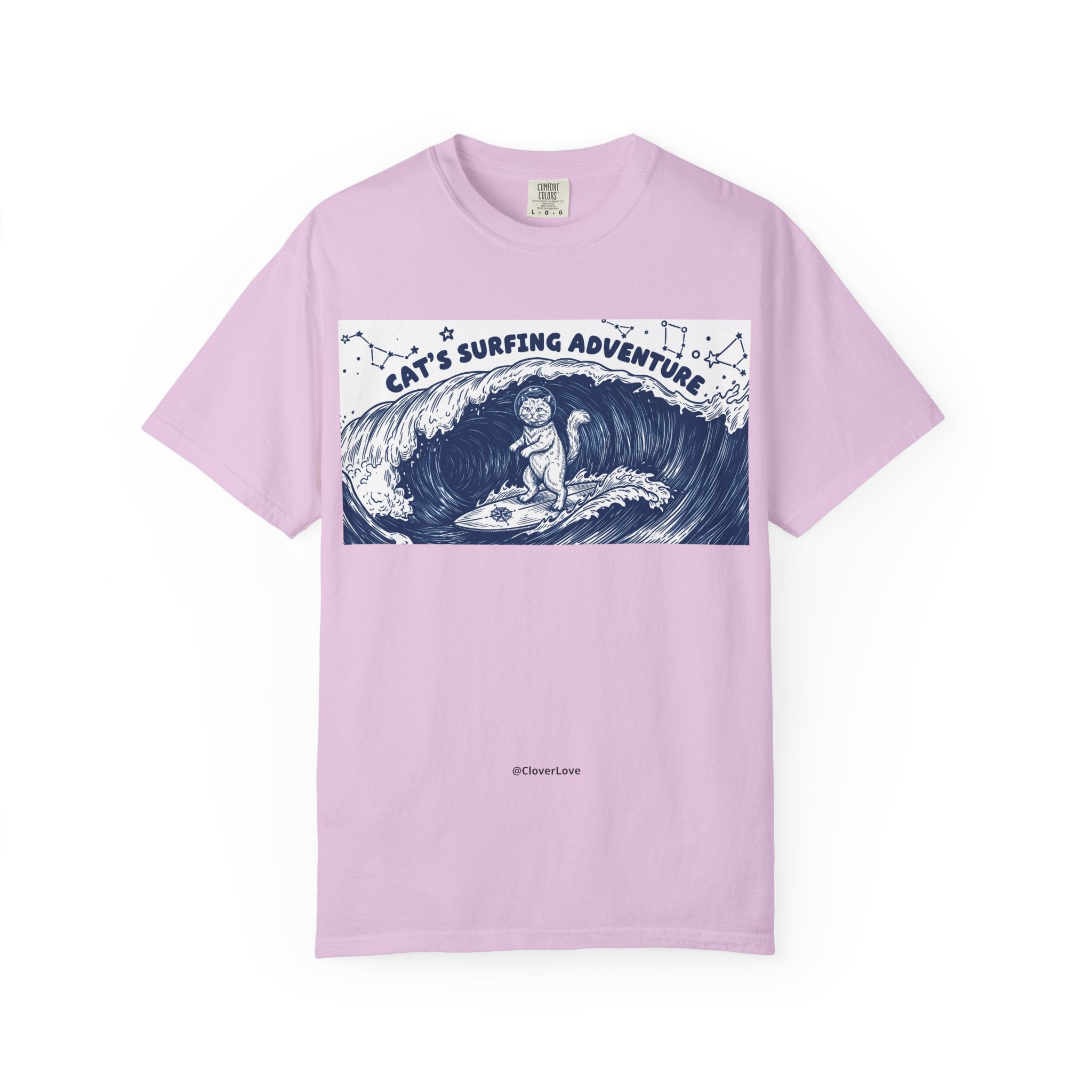 Cat’s Ocean Adventure T-Shirt - Vintage Ocean Wave Graphic Tee for Cat Lovers