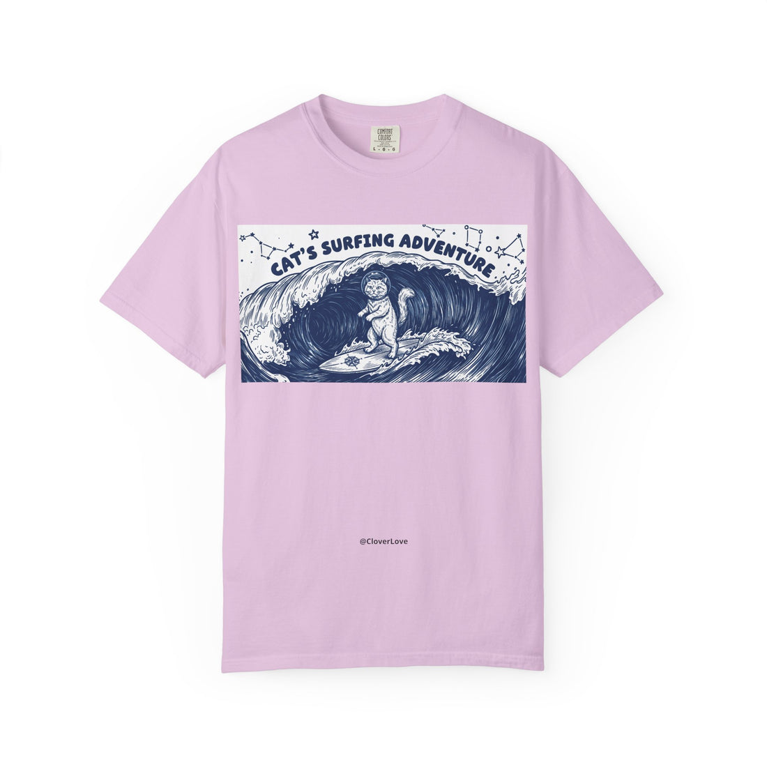 Cat’s Ocean Adventure T-Shirt - Vintage Ocean Wave Graphic Tee for Cat Lovers