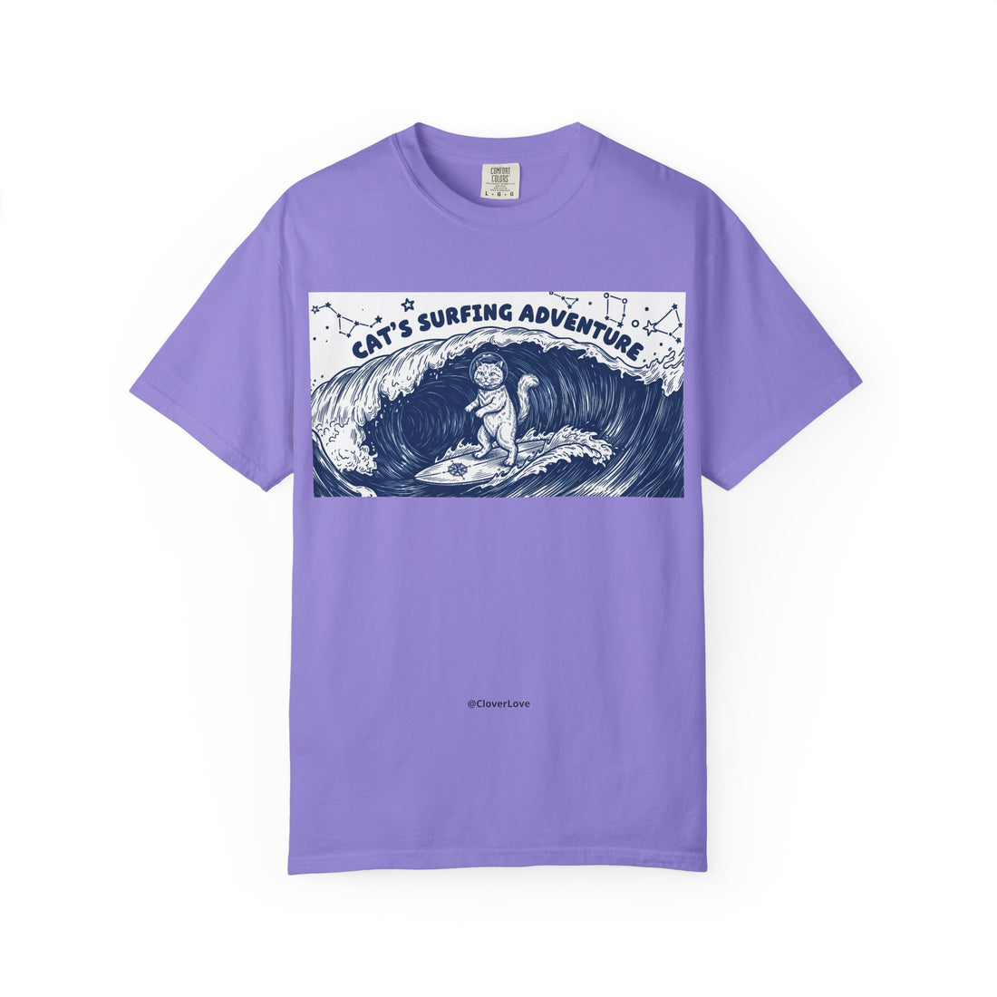 Cat’s Ocean Adventure T-Shirt - Vintage Ocean Wave Graphic Tee for Cat Lovers